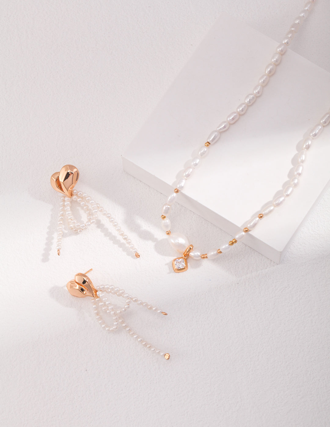 Haoshi Pearl Necklace/Beizhu Earrings