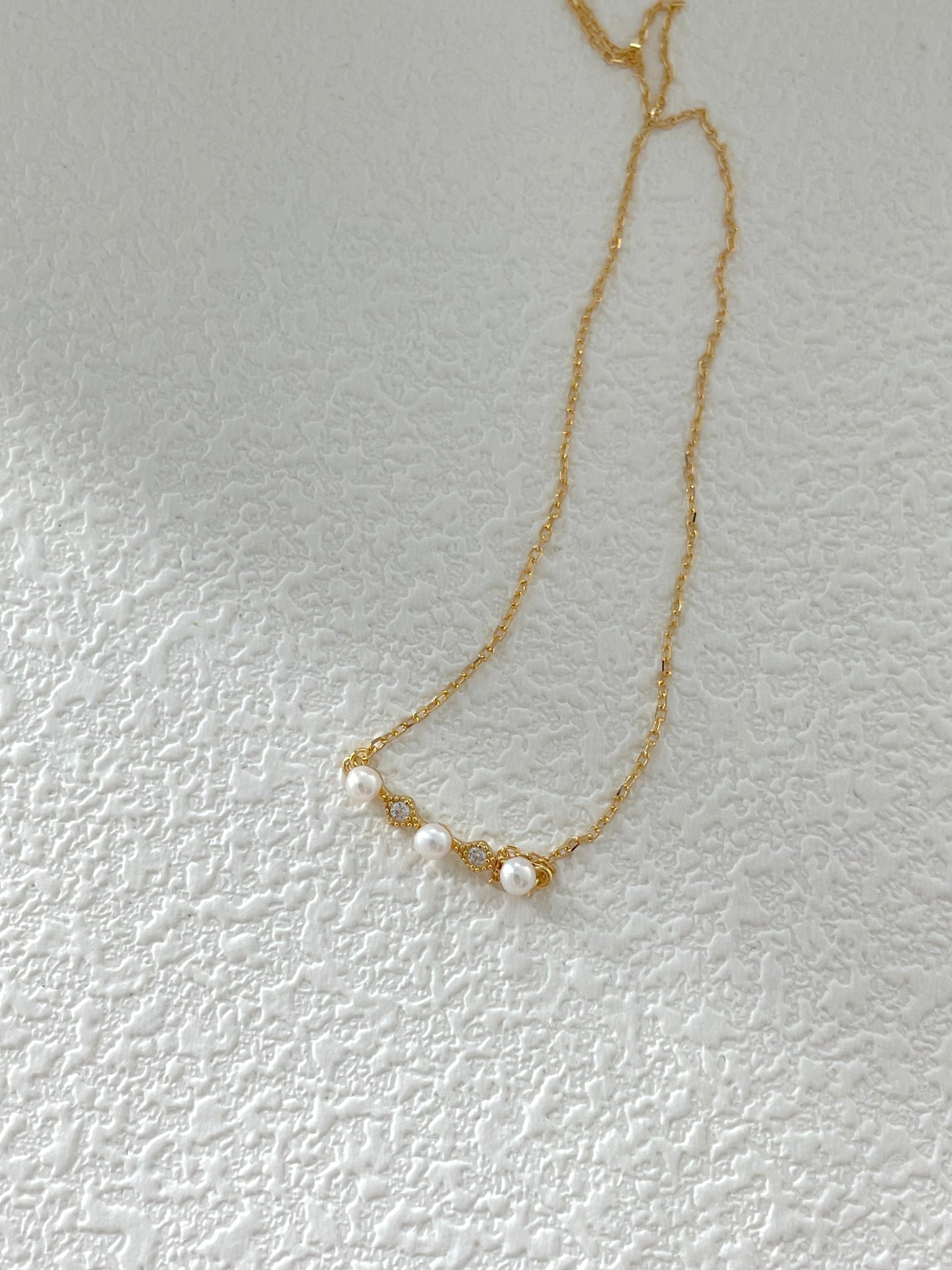 One Line Pearl Necklace