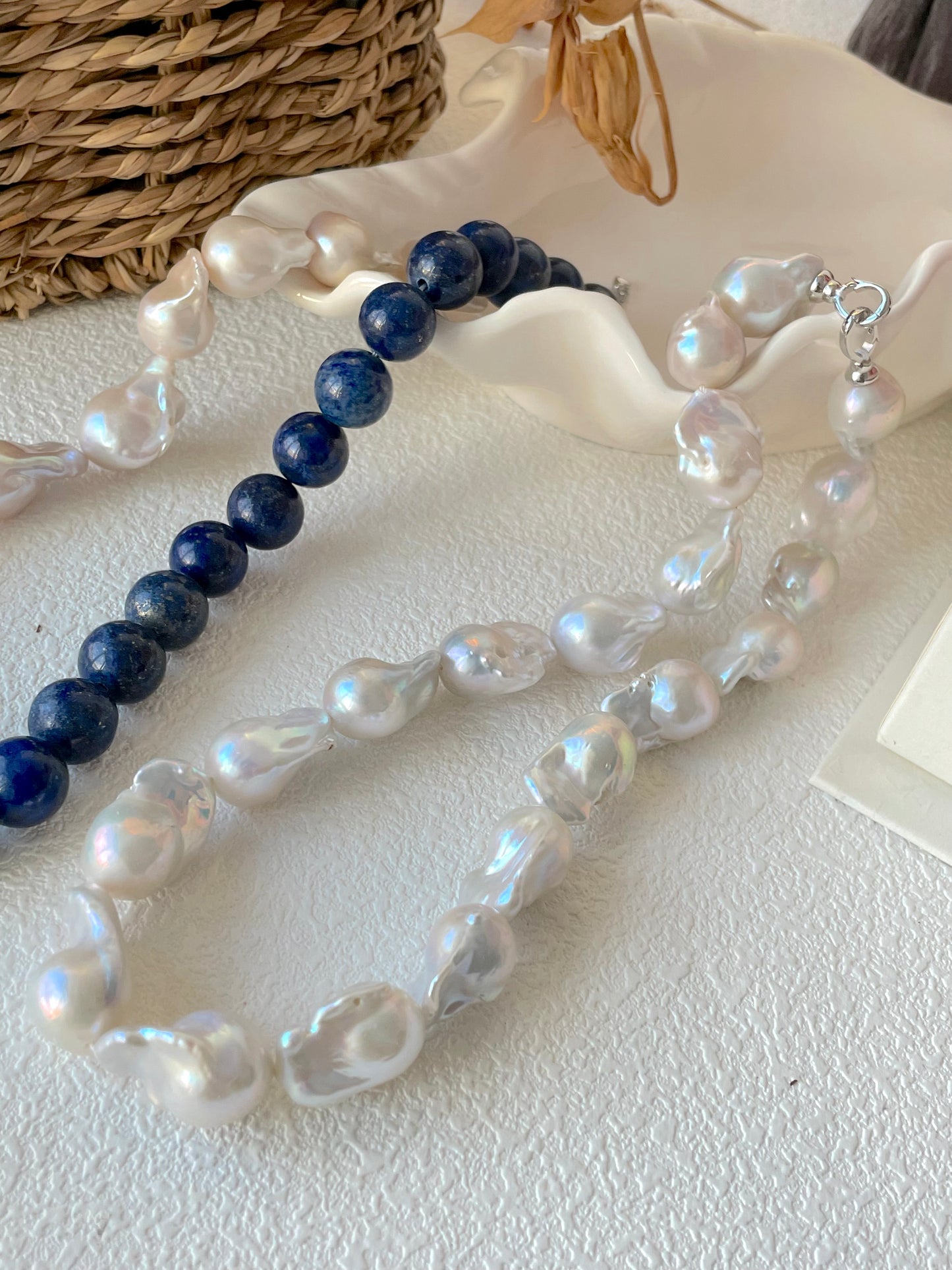 Baroque pearls choker